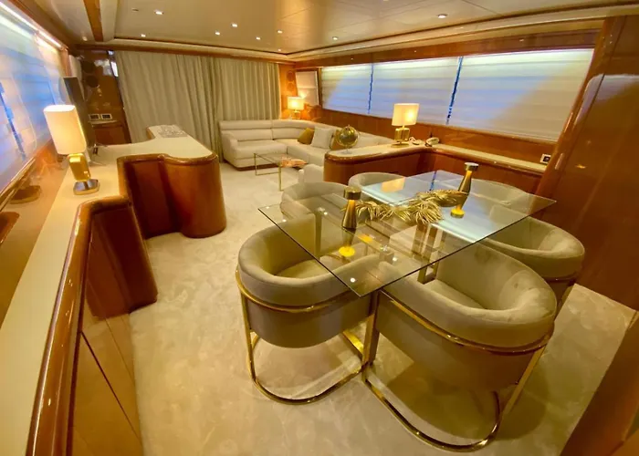 بوتيل Yacht Falcon Five