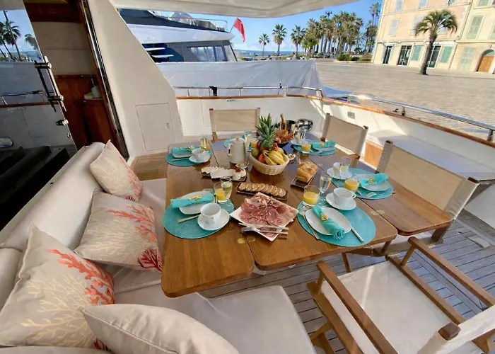 بوتيل Yacht Falcon Five كان