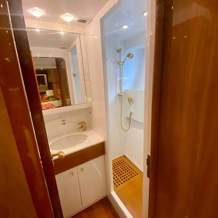 Yacht Falcon Five Bateau-hôtel *