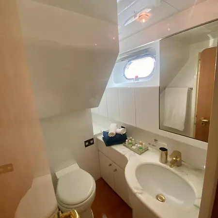 Yacht Falcon Five Bateau-hôtel