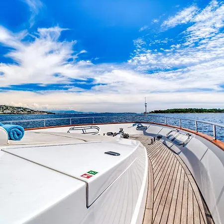 Yacht Falcon Five Bateau-hôtel Cannes