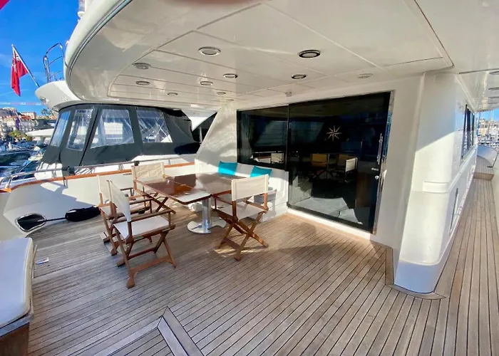 Botel Yacht Falcon Five *