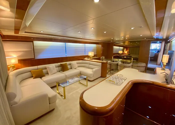 Botel Yacht Falcon Five Cannes