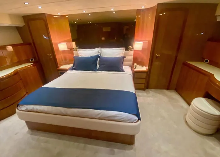 Botel Yacht Falcon Five