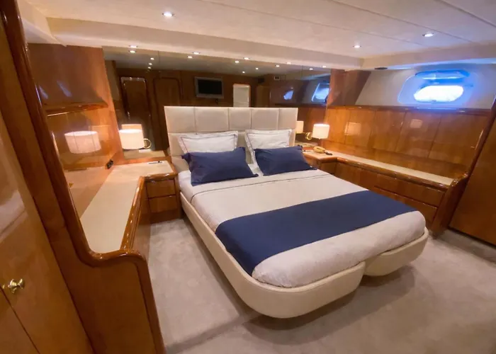 Botel Yacht Falcon Five