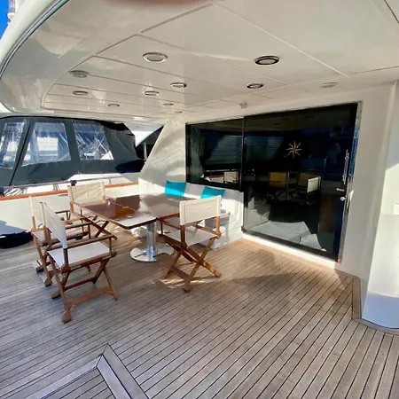 بوتيل Yacht Falcon Five *