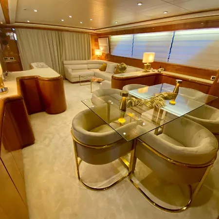 船上ホテル Yacht Falcon Five