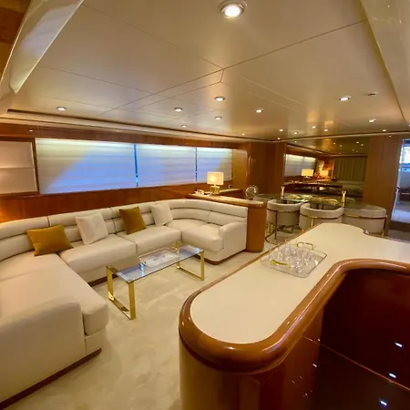 بوتيل Yacht Falcon Five كان
