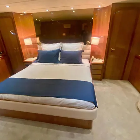 船上ホテル Yacht Falcon Five