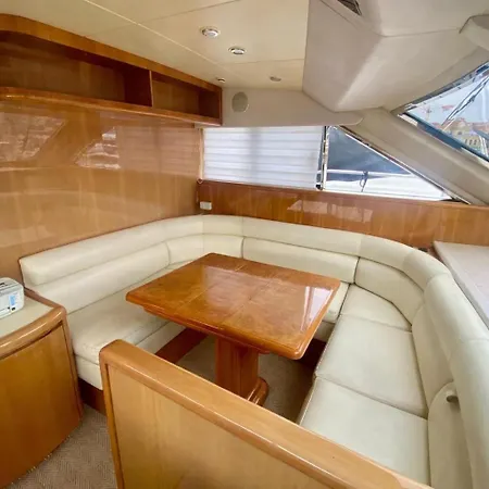 Yacht Falcon Five بوتيل كان
