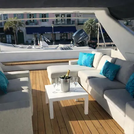 بوتيل Yacht Falcon Five كان