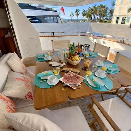 Ботель Yacht Falcon Five Канны